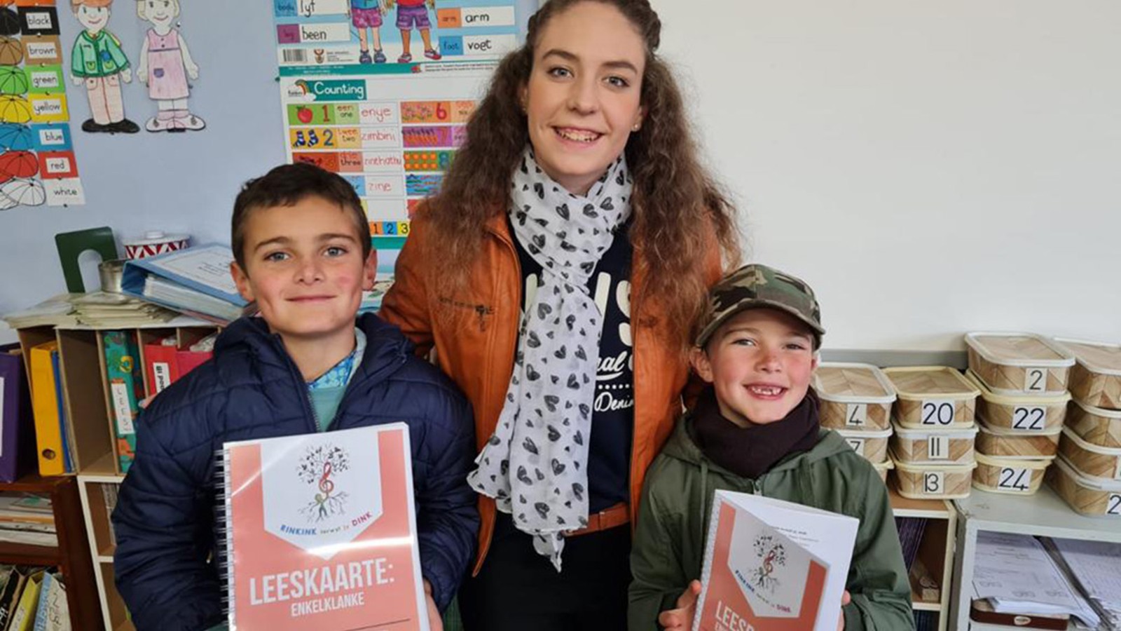 Kinders Wat Rook ATKV-tak Rooiduin begin projek wat kinders leer lees